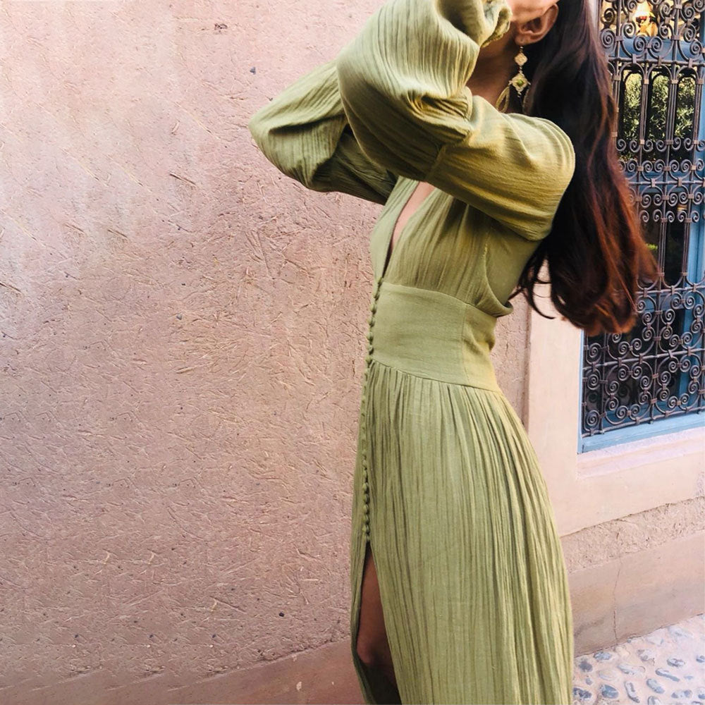 Robe à col en V, taille drapée, coupe ample, élégante